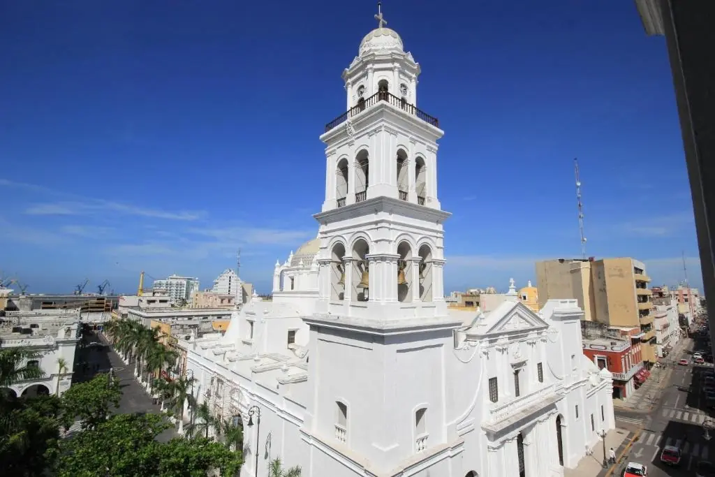 Image Hotel Diligencias Veracruz: historia, elegancia y ubicación inmejorable.
